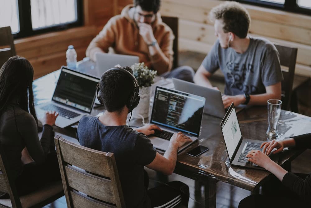 Zdjęcie z case study przedstawiające współpracę